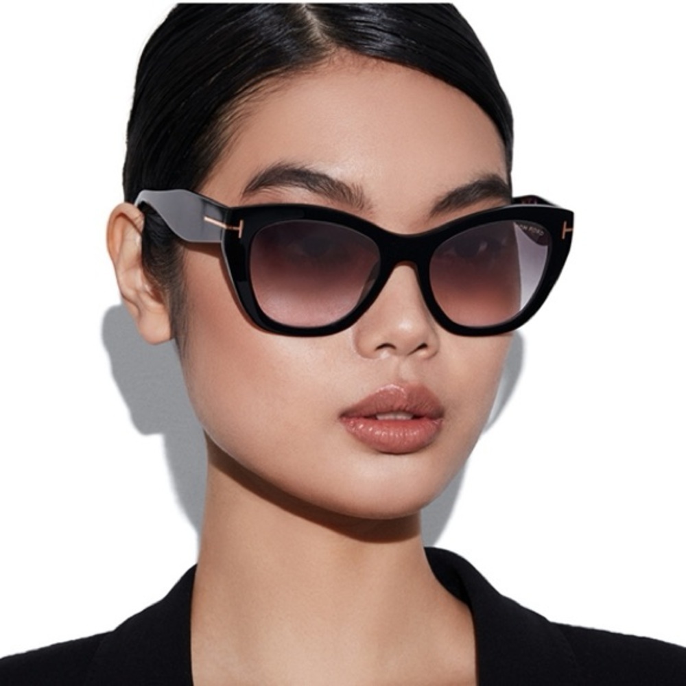 New! Tom Ford Sunglasses Cara TF940 01B, Authentic